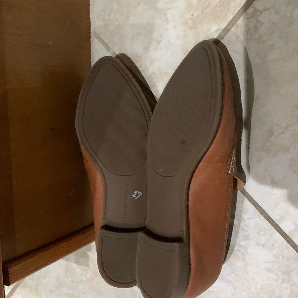 Cognac colored loafers.